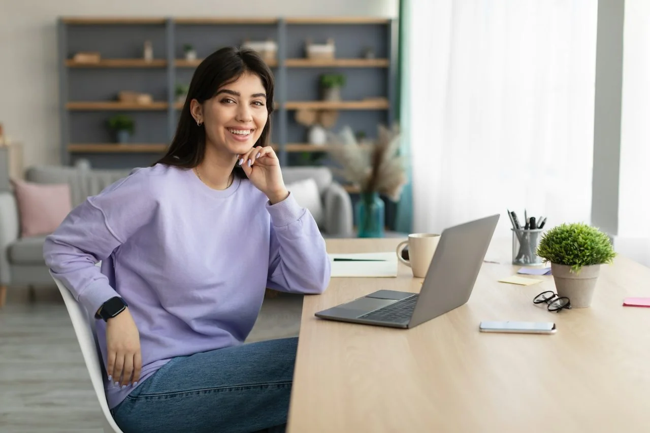 Alumna sonriendo durante su formación